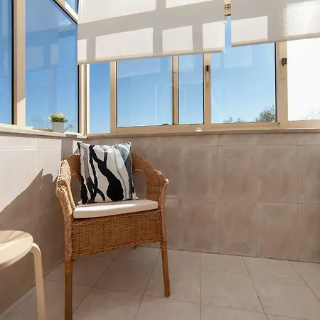 Sunny View To The Tower Apartment